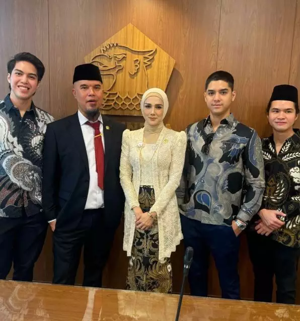 Mulan Jameela tidak diundang di acara siraman Al Ghazali  © 2025 Instagram Mulan Jameela tidak diundang di acara siraman Al Ghazali  © 2025 Instagram