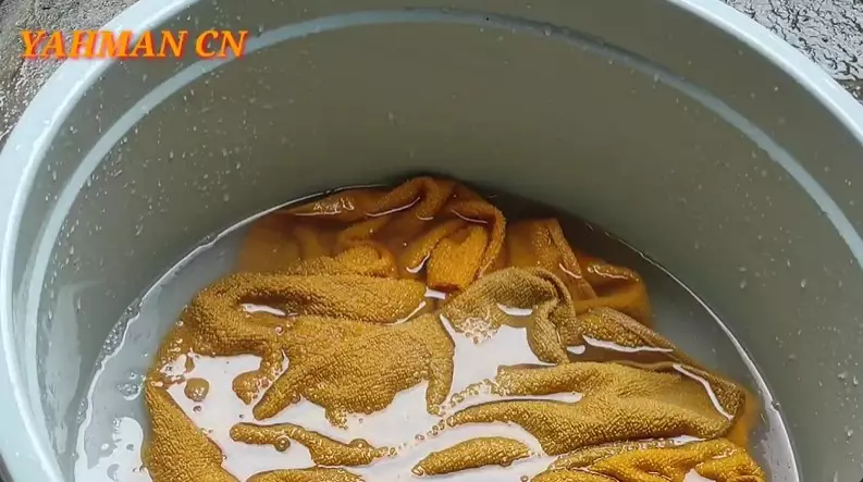 Bukan diberi sitrun, ini cara mencuci handuk dekil agar kinclong © YouTube