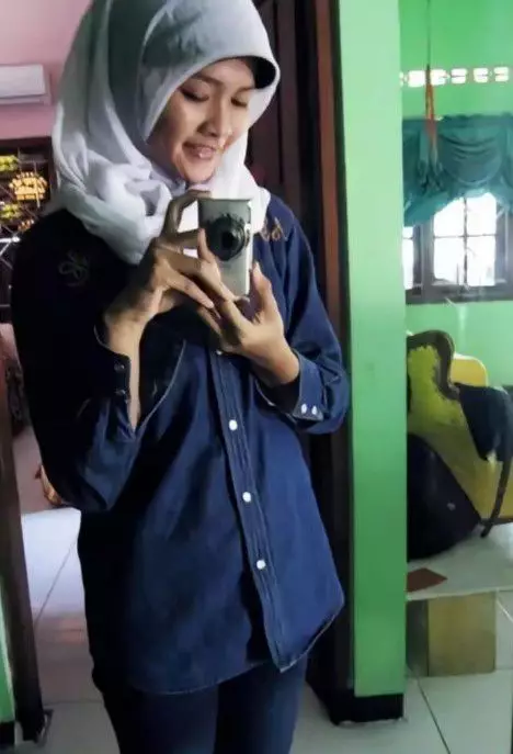 bella bonita saat SMA berhijab manglingi © 2023 brilio.net bella bonita saat SMA berhijab manglingi © 2023 brilio.net