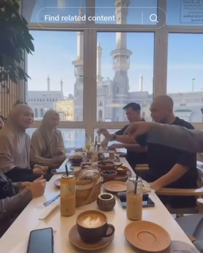 Surya Insomnia ibadah di Tanah Suci © berbagai sumber