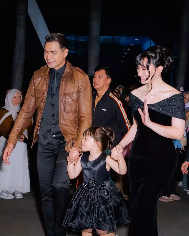 pesona Asmirandah di acara awards TV © berbagai sumber