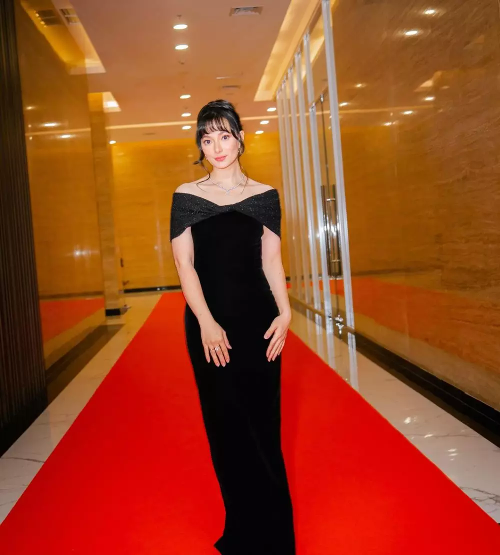 pesona Asmirandah di acara awards TV © berbagai sumber