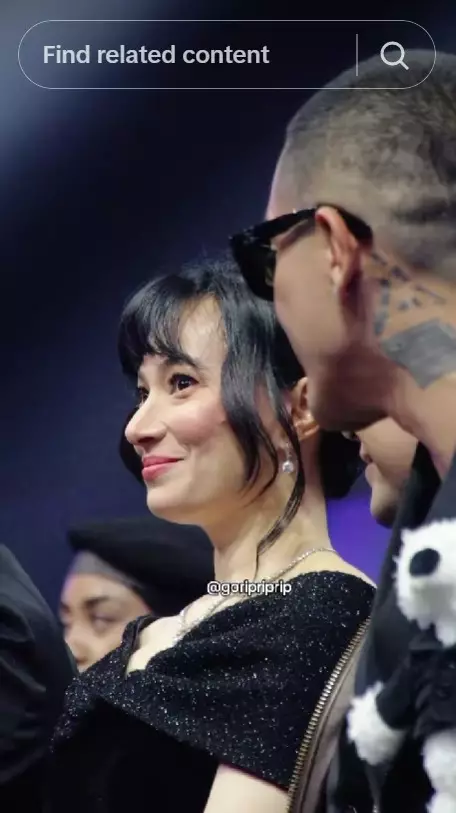 pesona Asmirandah di acara awards TV © berbagai sumber