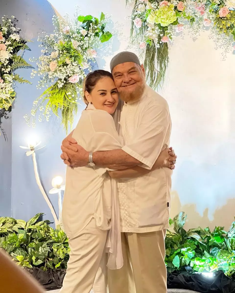 mona ratuliu ketemu guru ngaji © 2025 Instagram mona ratuliu ketemu guru ngaji © 2025 Instagram