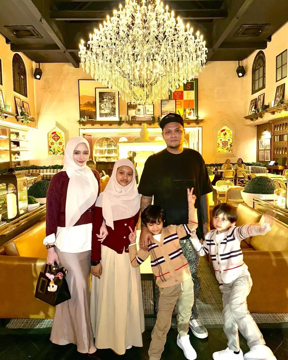 Inara Rusli geram Virgoun kenalkan pacar baru ke anak © Instagram Inara Rusli geram Virgoun kenalkan pacar baru ke anak © Instagram