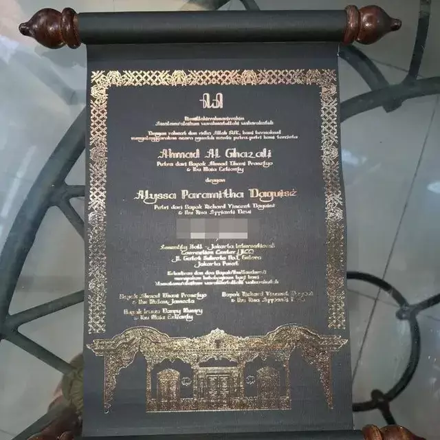 Nama Mulan Jameela di undangan pernikahan Al Ghazali © 2025 brilio.net