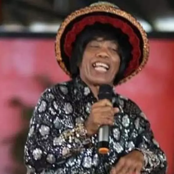 Sempat viral usai diduga mengemis, Pak Tarno kini terciduk nangis di Kota Tua, 7 potretnya miris