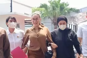 Digugat Nikita Mirzani Rp100 miliar, Reza Gladys terkejut dan bingung