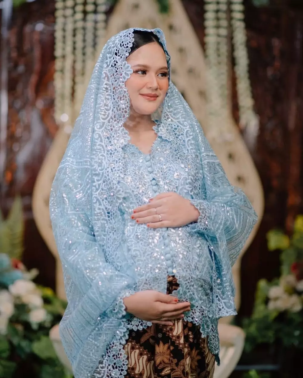 Acara 7 bulanan Nia LIDA adat Jawa © 2025 Instagram