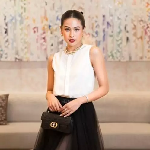 Dikenal sebagai sosok cerdas, Maudy Ayunda ternyata pernah hampir tak naik kelas gegara hal ini