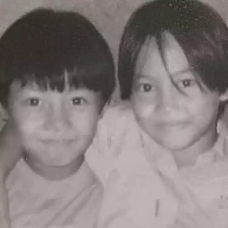 Anak cewek berambut pendek gedenya jadi komedian top, dulu tomboi 11 potret terbarunya bikin takjub