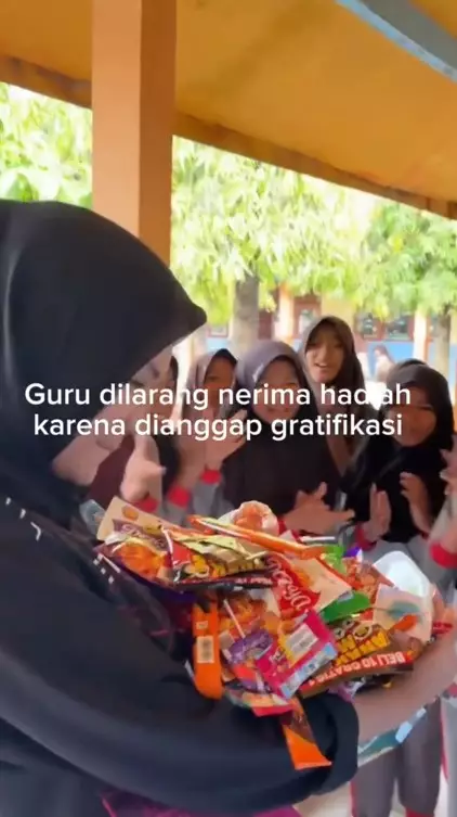 Keresahan wanita ini sebagai pengajar di Indonesia © TikTok Keresahan wanita ini sebagai pengajar di Indonesia © TikTok