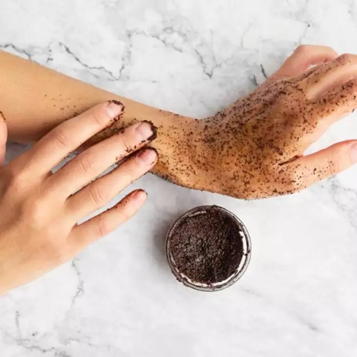 Cara mudah buat scrub badan untuk cerahkan kulit tanpa bikin belang cuma modal 3 bahan dapur ini