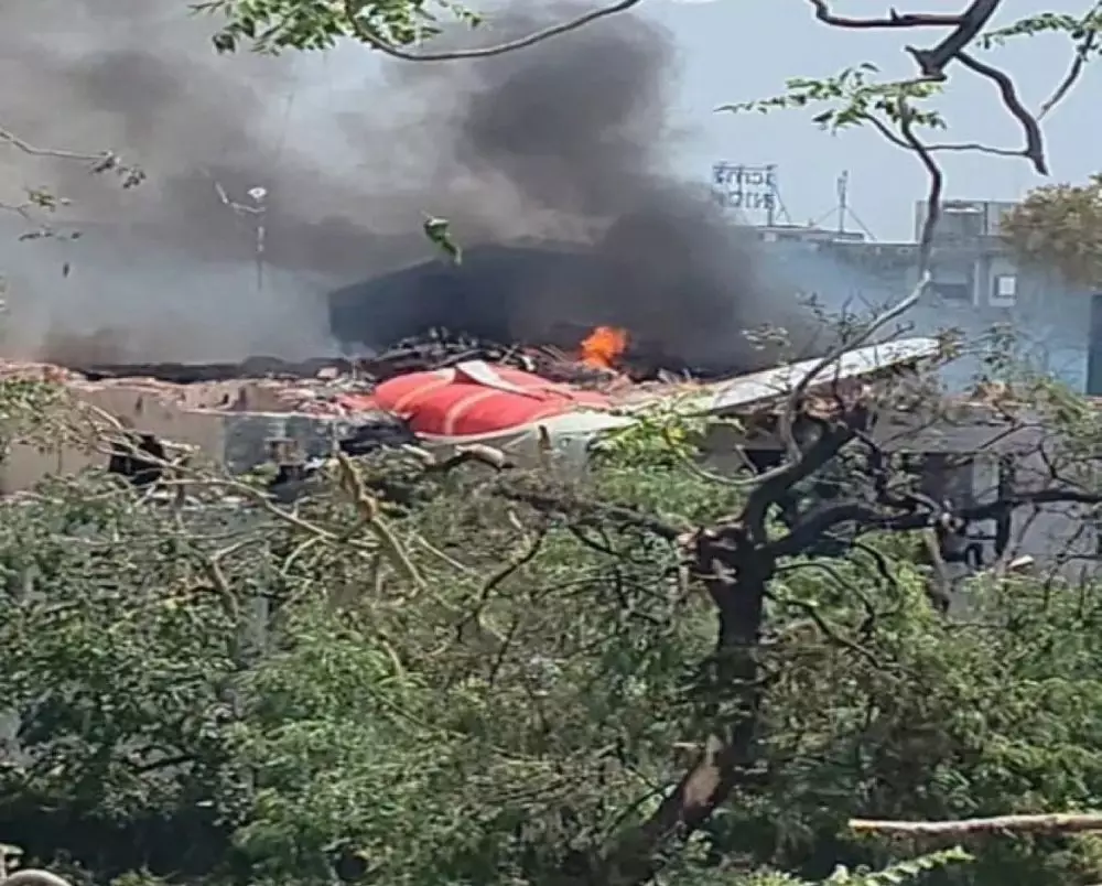 Pesawat Air India jatuh saat lepas landas © 2025 X Pesawat Air India jatuh saat lepas landas © 2025 X