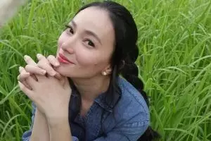 7 Potret Asmirandah tanpa makeup, bukti cantik alami meski baru bangun tidur