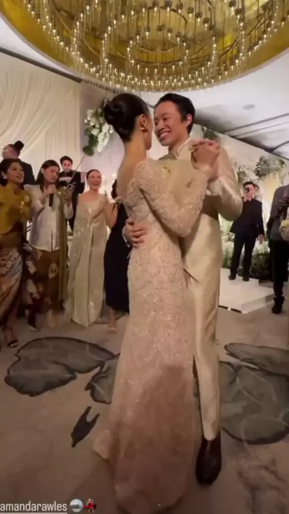 Resepsi Amanda Rawles dan Adriel Susanteo di Indonesia © 2025 brilio.net Resepsi Amanda Rawles dan Adriel Susanteo di Indonesia © 2025 brilio.net