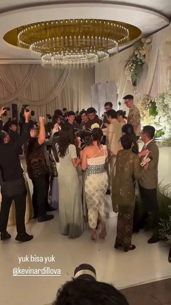 Resepsi Amanda Rawles dan Adriel Susanteo di Indonesia © 2025 brilio.net Resepsi Amanda Rawles dan Adriel Susanteo di Indonesia © 2025 brilio.net