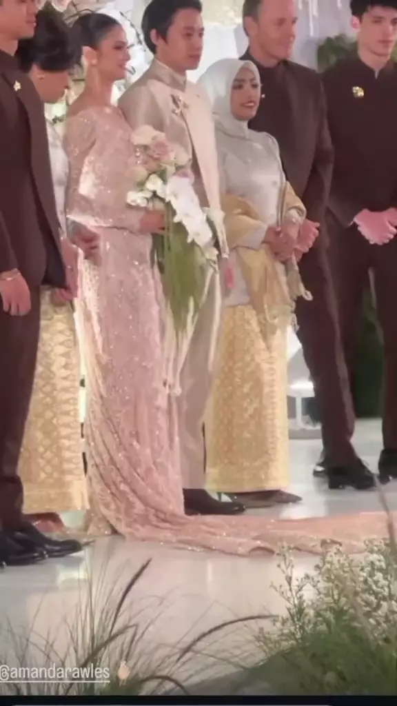 Resepsi Amanda Rawles dan Adriel Susanteo di Indonesia © 2025 brilio.net Resepsi Amanda Rawles dan Adriel Susanteo di Indonesia © 2025 brilio.net