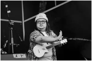 Suasana rumah duka Gustiwiw produser musik sekaligus musisi Indonesia, beberapa pelayat sudah tampak