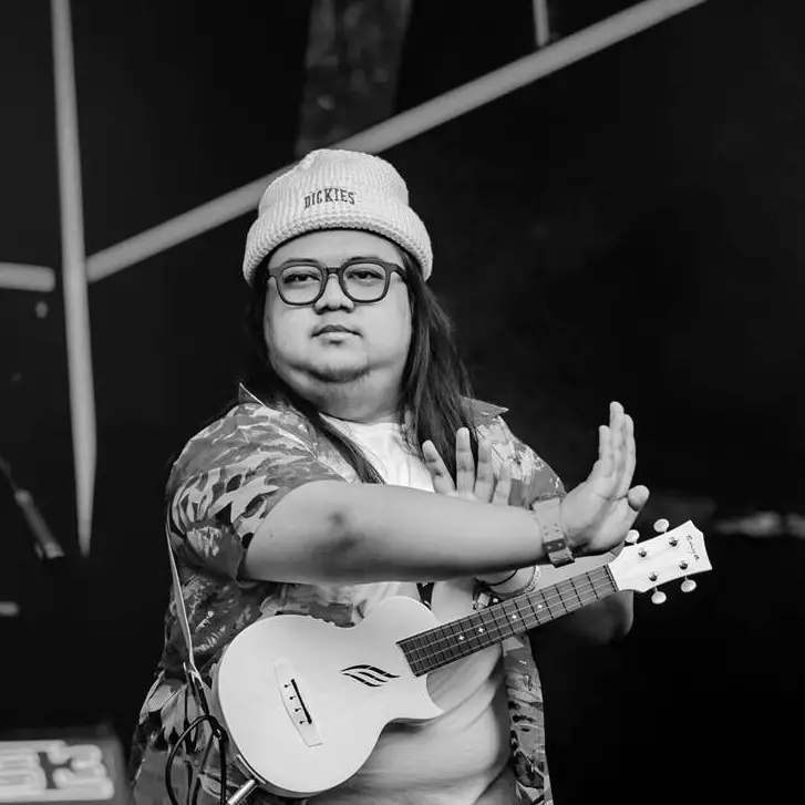 Suasana rumah duka Gustiwiw produser musik sekaligus musisi Indonesia, beberapa pelayat sudah tampak