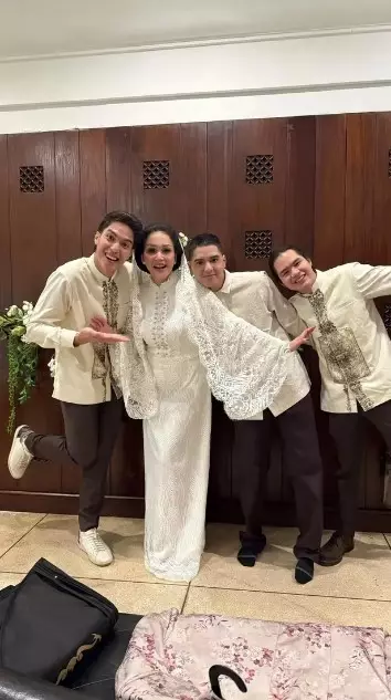 Maia Estianty di pengajian dan siraman Al © Instagram Maia Estianty di pengajian dan siraman Al © Instagram