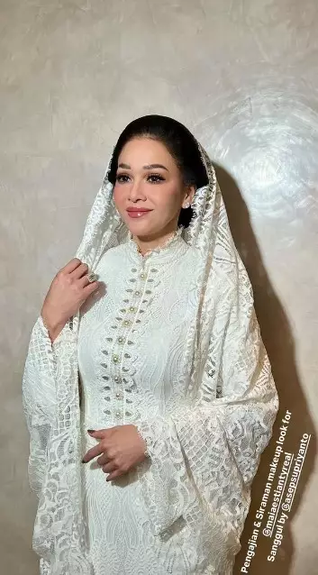 Maia Estianty di pengajian dan siraman Al © Instagram Maia Estianty di pengajian dan siraman Al © Instagram