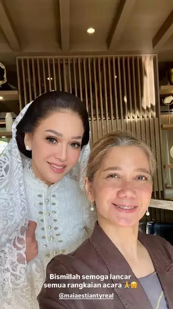 Maia Estianty di pengajian dan siraman Al © Instagram Maia Estianty di pengajian dan siraman Al © Instagram
