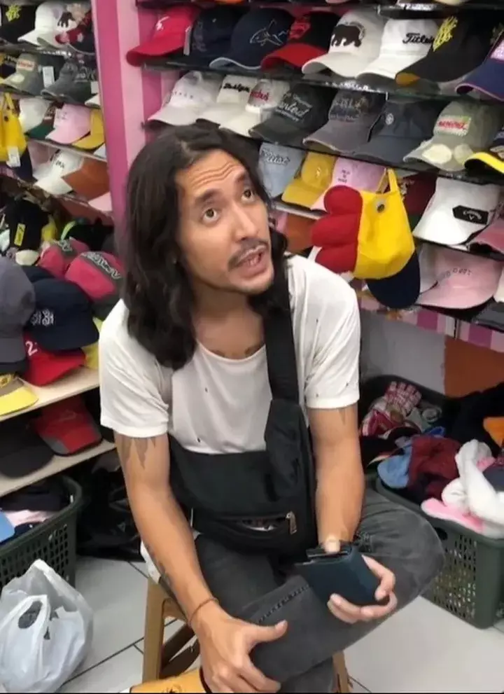 ello thrifting untuk dipakai manggung © 2025 brilio.net