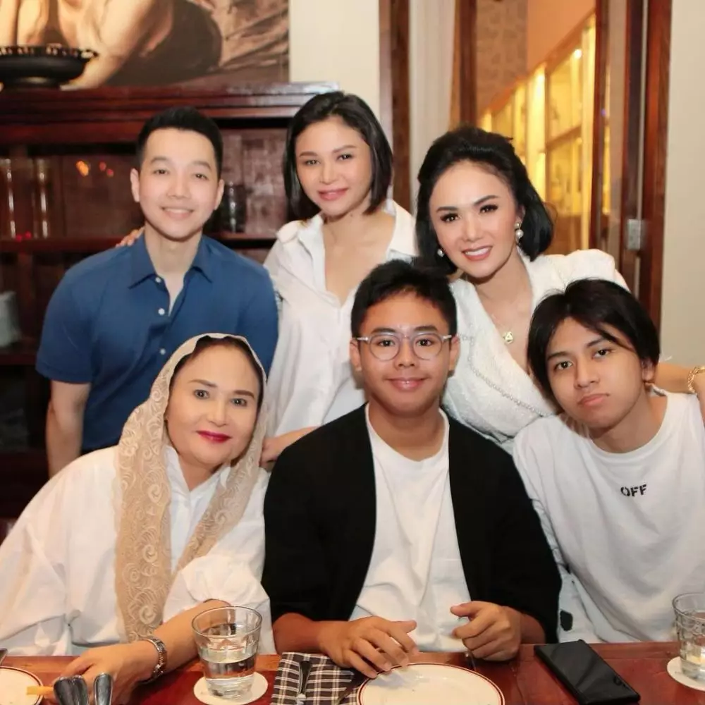 wanita imut berkebaya ini ternyata ibu dua diva © berbagai sumber