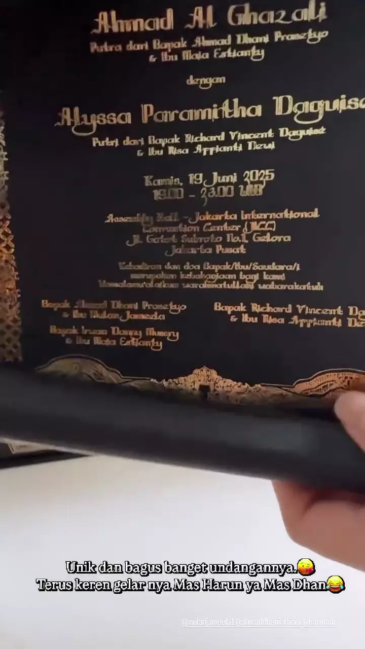 Desain undangan ngunduh mantu Al Ghazali Alyssa Daguise © 2025 Instagram Desain undangan ngunduh mantu Al Ghazali Alyssa Daguise © 2025 Instagram