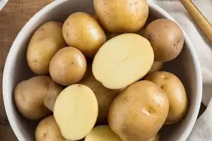 Trik kupas kentang tanpa pisau: Kulit langsung copot, daging tetap utuh