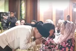 Momen mengharukan Ahmad Dhani menangis saat siraman Al Ghazali diungkap Ustaz Derry Sulaiman