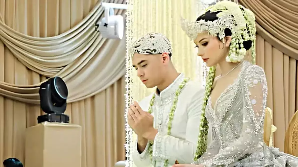 8 Potret detail gaya Alyssa Daguise pakai kebaya Sunda saat akad nikah, pesonanya bikin pangling