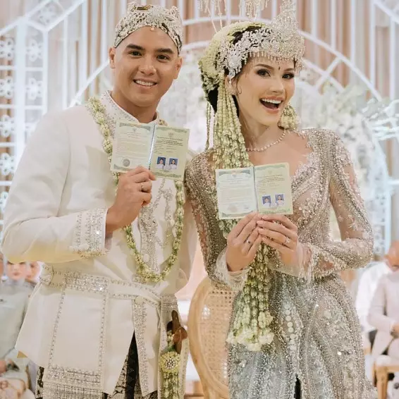 Dipenuhi barang branded, ini 7 potret mewahnya seserahan Al Ghazali untuk Alyssa Daguise