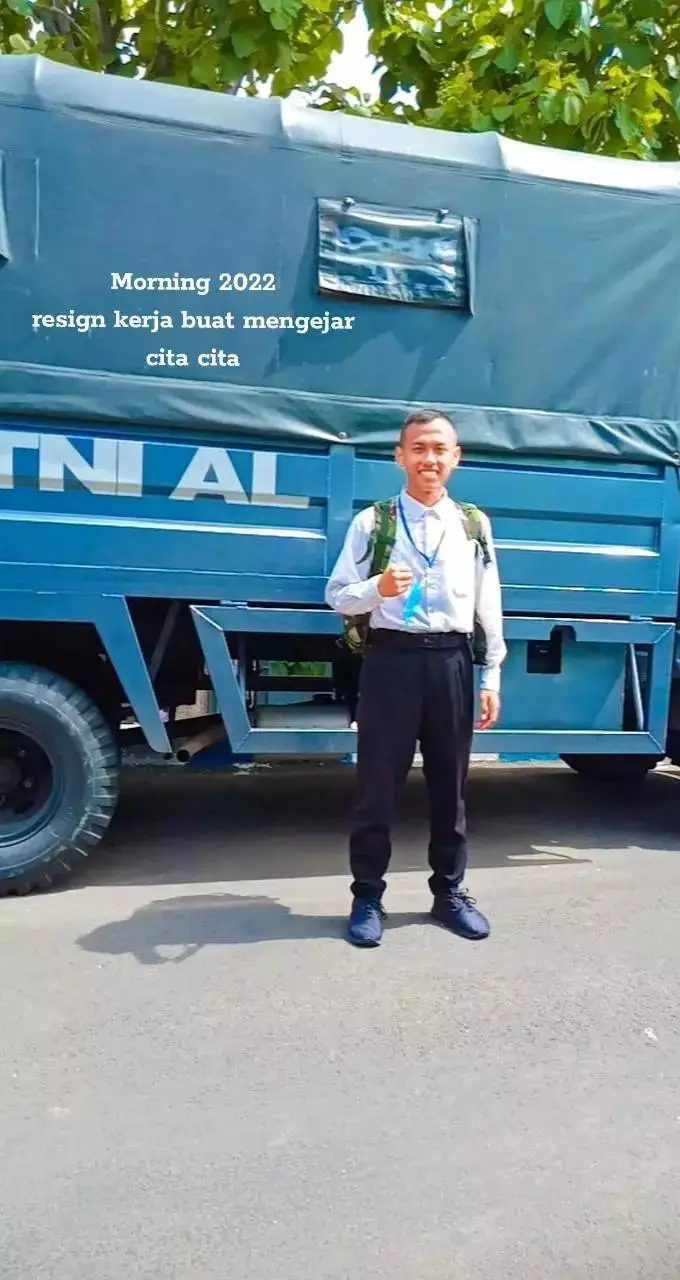 pria lulusan SMA rela jadi kuli demi masuk TNI © TikTok pria lulusan SMA rela jadi kuli demi masuk TNI © TikTok