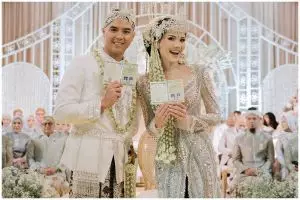 Tampil flawless di akad pernikahan, ini 8 potret detail makeup Alyssa Daguise yang mirip Barbie Sunda