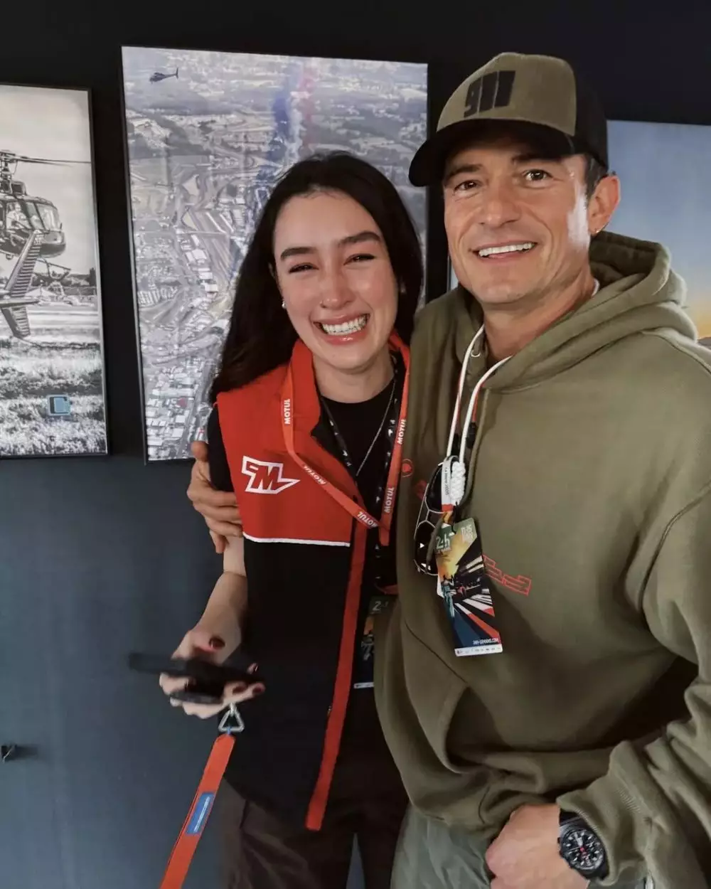 natasha ryder dirangkul orlando bloom © 2025 brilio.net