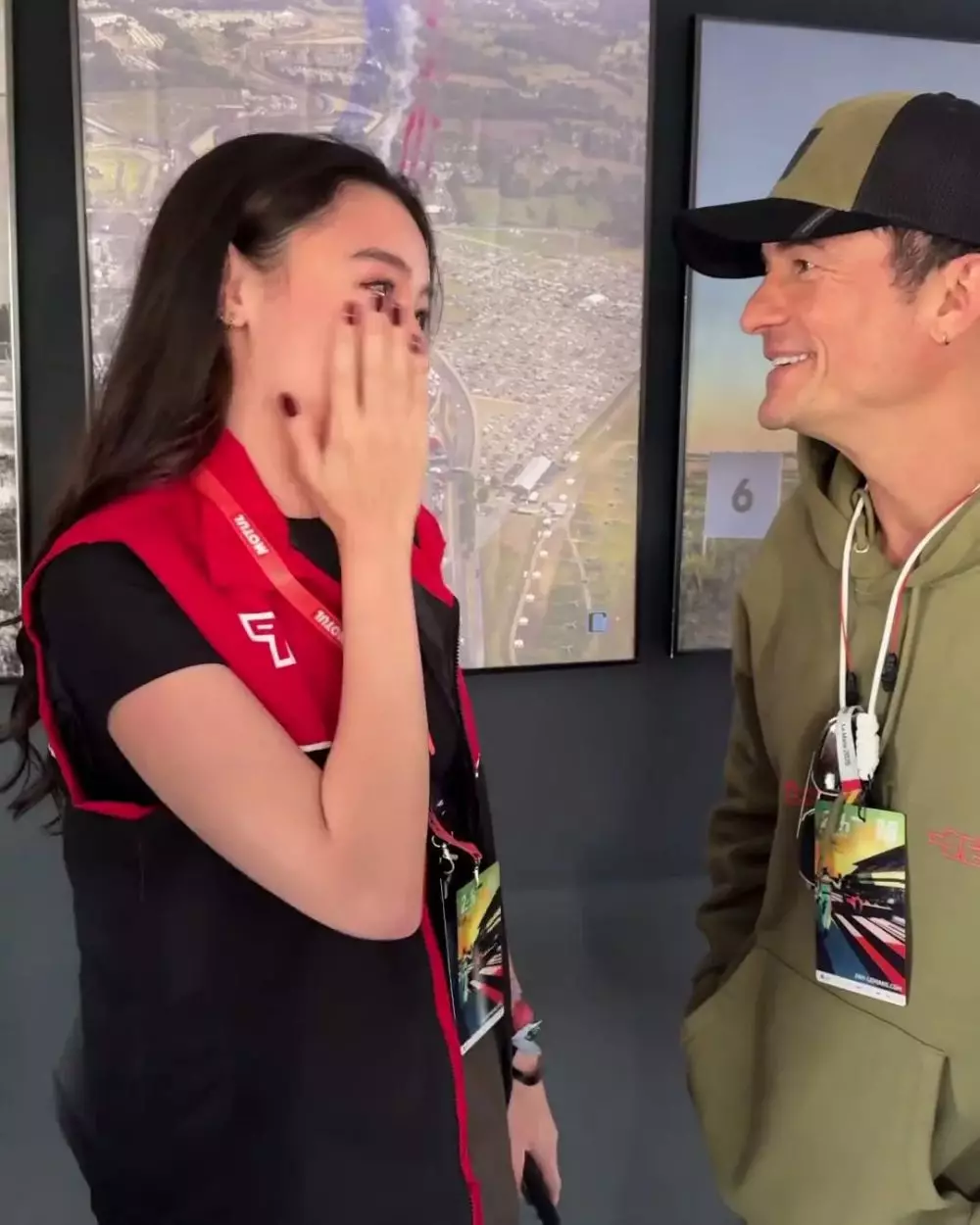 natasha ryder dirangkul orlando bloom © 2025 brilio.net