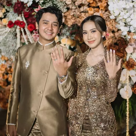 Pacaran selama 4 tahun kini siap menikah, ini 9 potret lamaran Arbani Yasiz dan Raissa Ramadhani