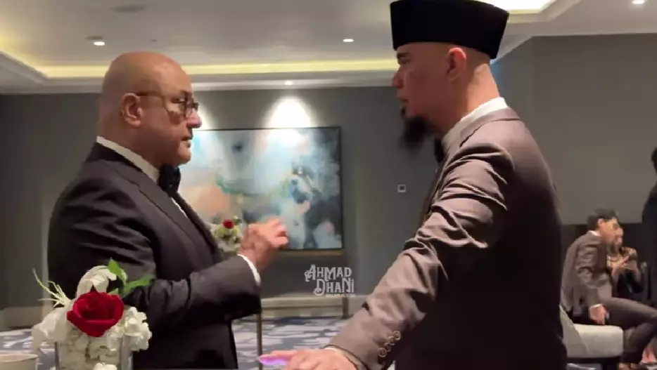Ungkapan tak terduga Ahmad Dhani di nikahan Al © YouTube Ungkapan tak terduga Ahmad Dhani di nikahan Al © YouTube