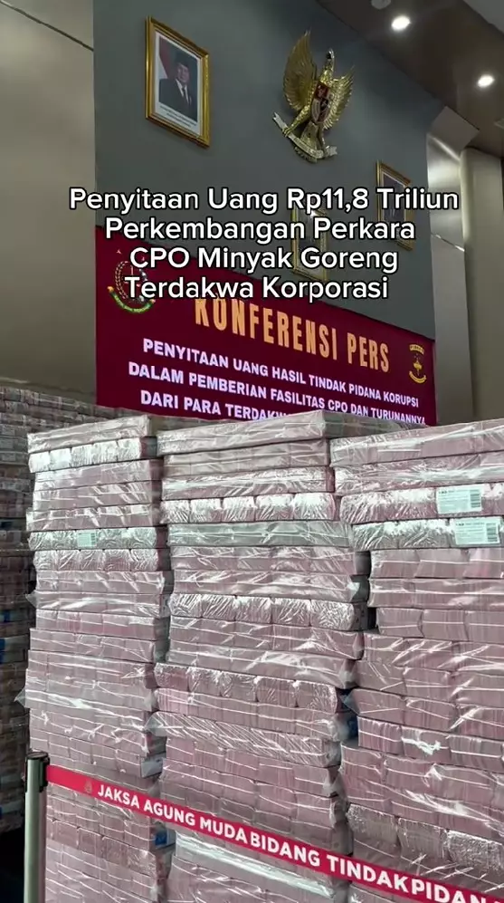 gunung uang Rp11,8 T disita Kejagung © TikTok