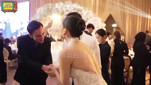 El Rumi dan Rizky Nazar akrab di resepsi Al Ghazali © 2025 YouTube