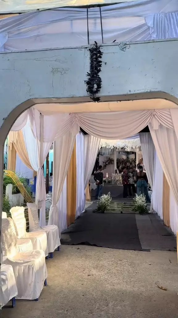 Dekorasi nikah puluhan juta hasilnya bikin miris © 2025 TikTok Dekorasi nikah puluhan juta hasilnya bikin miris © 2025 TikTok