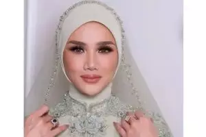 5 Potret Mulan Jameela pakai cincin blue sapphire, pesona mewah di setiap momen