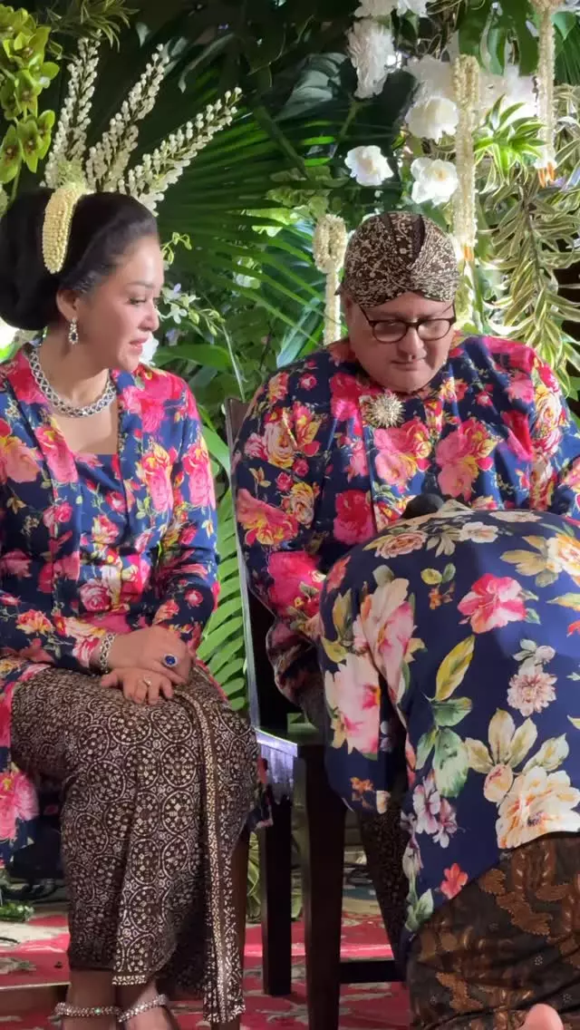 Detail perhiasan Maia Estianty di pernikahan Al Ghazali © 2025 Instagram Detail perhiasan Maia Estianty di pernikahan Al Ghazali © 2025 Instagram