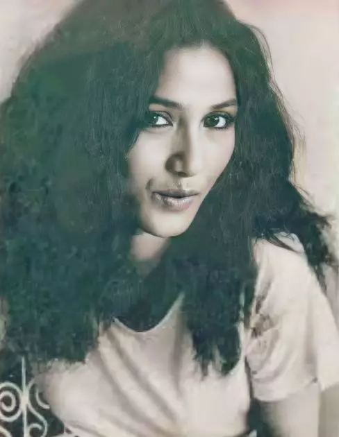 potret lawas kakak eks istri rocker legend © berbagai sumber