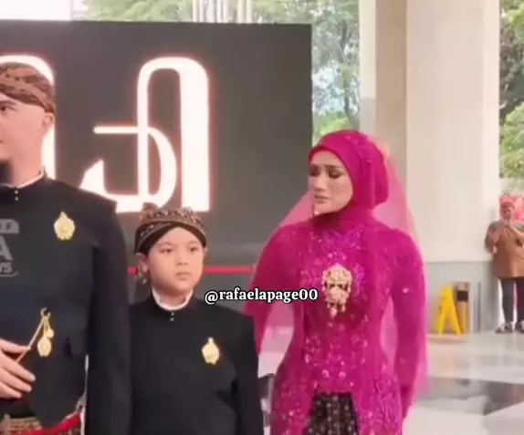 Ahmad Dhani dan Mulan Jameela di acara ngunduh mantu © 2025 brilio.net