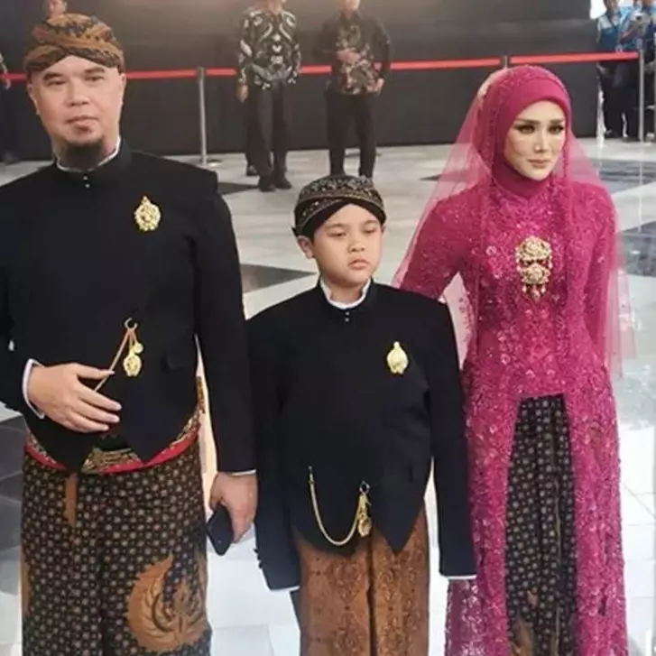 Gagal bersanding dengan Maia di Ngunduh mantu Al, ini 7 potret kehadiran Ahmad Dhani dan Mulan Jameela