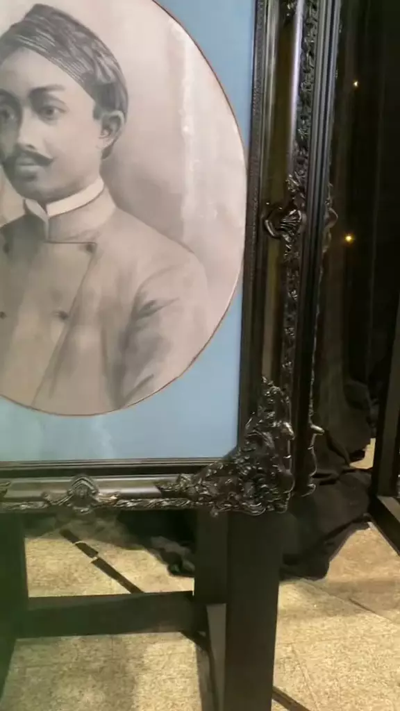 Dekorasi ngunduh mantu Al Ghazali bernuansa Jawa © 2025 TikTok