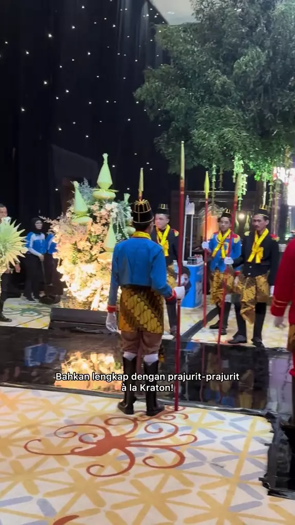 Dekorasi ngunduh mantu Al Ghazali bernuansa Jawa © 2025 TikTok